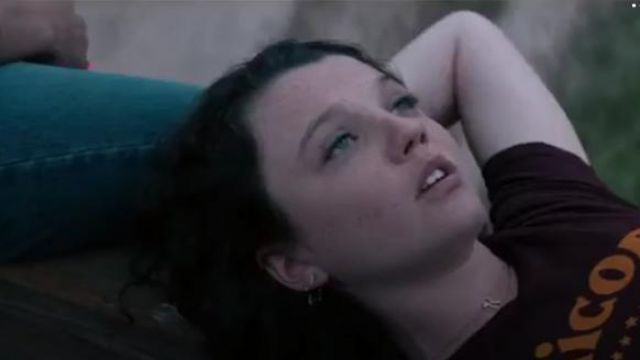 Star Hoop Ear­rings worn by Rebecca Iguero (Stefania LaVie Owen) in Messiah Season 1 Episode 2