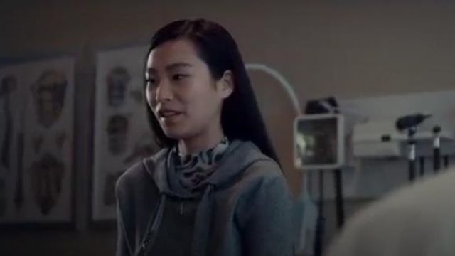 Hood­ie in Grey worn by Jenn Yu (Amanda Chou) in Spinning Out Season 1 Episode 9