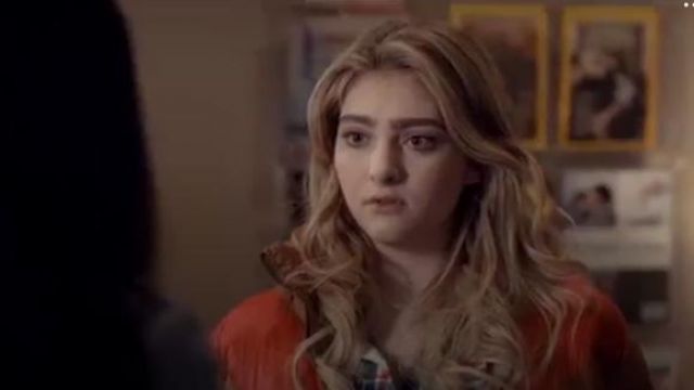 Puffer Jack­et worn by Serena Baker (Willow Shields) in Spinning Out Season 1 Episode 9