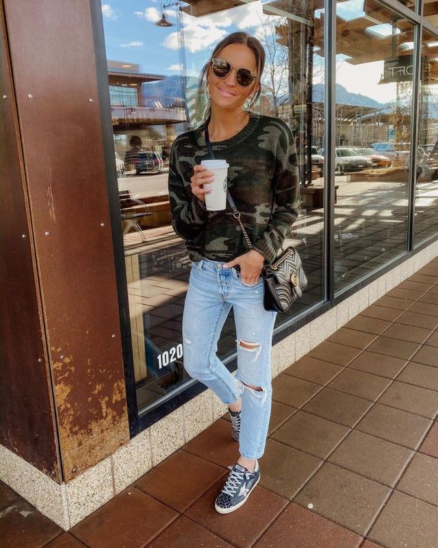 Skin­ny Jeans of Lauren Kay on the Instagram account @laurenkaysims