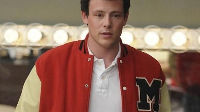 Veste Varsity Letterman de Kurt Hummel (Chris Colfer) dans Glee (S06E02)