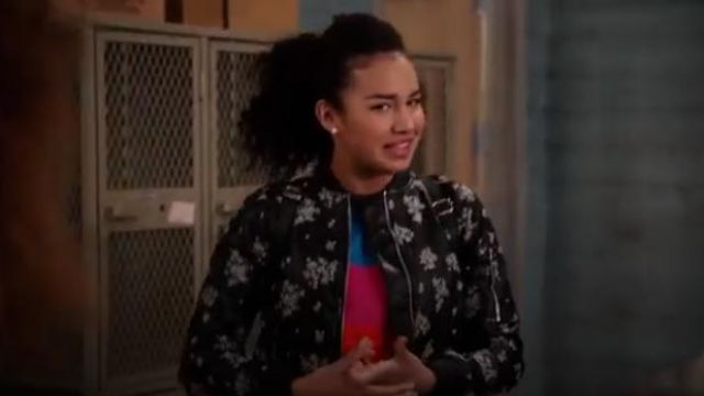 Suéter a rayas de bloque de color usado por Gina Porter (Sofia Wylie) en High School Musical: The Musical: The Series Temporada 1 Episodio 9