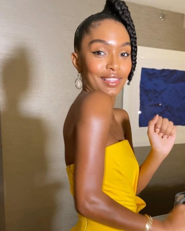 Messika Lucky Move Mousqueton Earrings of Yara Shahidi on the Instagram account @yarashahidi January 6, 2020