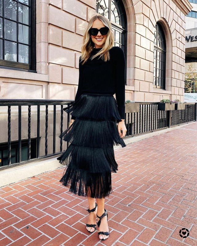 Black Fringe Mi­di Skirt of Amy Jackson on the Instagram account @fashion_jackson