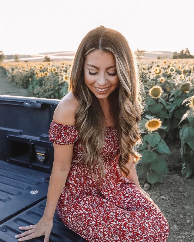 Floral Print Dress of Julia on the Instagram account @uniquelyjulz