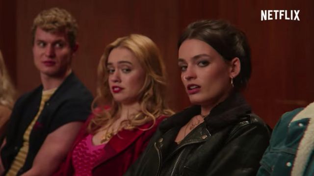 Black leather jacket with faux fur collar of Maeve Wiley (Emma Mackey) in Sex Education (Season 2)