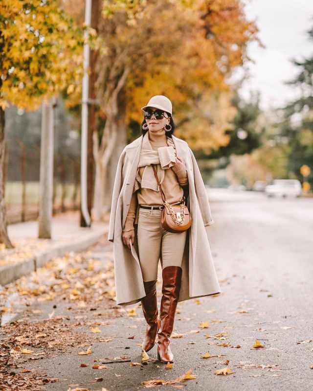 Chloé Leather Shoul­der Bag of Hallie Swanson on the Instagram account @halliedaily