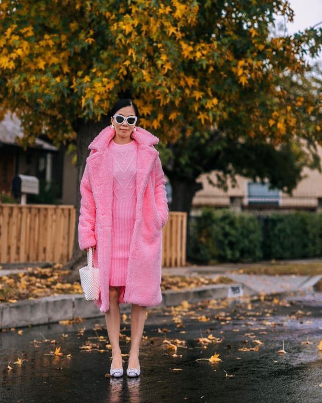 Pink Coat of Hallie Swanson on the Instagram account @halliedaily