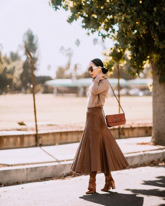 Brown Leather Skirt of Hallie Swanson on the Instagram account @halliedaily