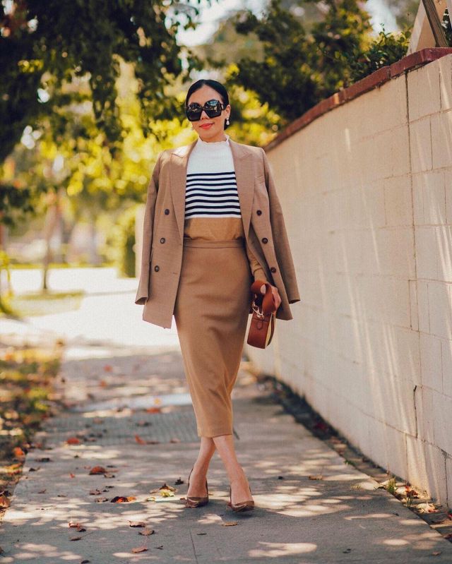 Brown Pen­cil Skirt of Hallie Swanson on the Instagram account @halliedaily