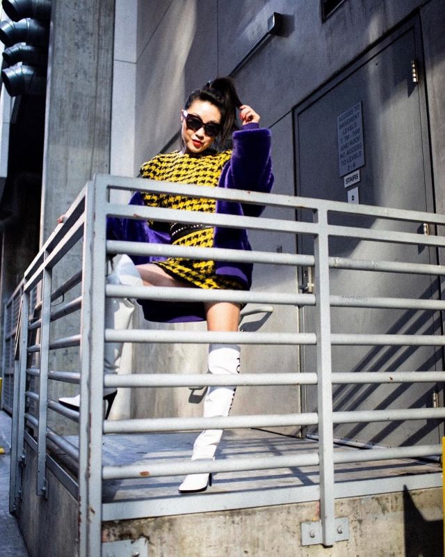 Pourpre Manteau de Fourrure de Nina Hu sur l'Instagram account @citizensrunway
