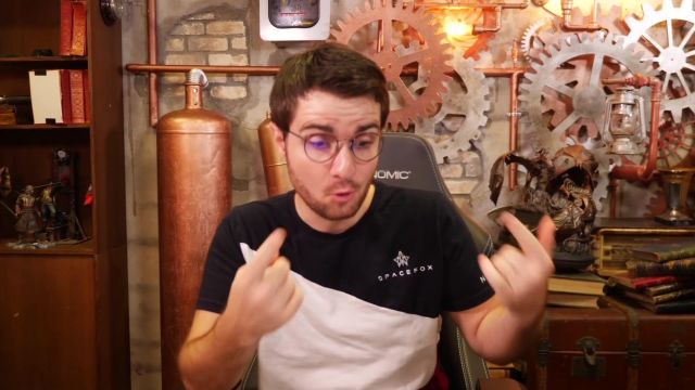 The t-shirt spacefoxe worn by Amixem maxime chabroud in the video of YOUR WORST IDEAS For INVENTIONS ! (There's a property anyway) 