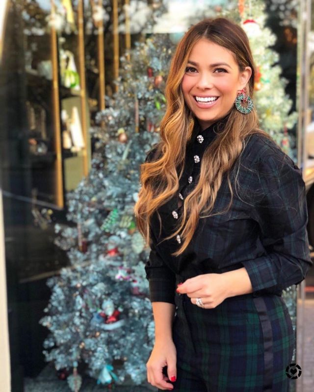 Plaid Shirt Of Meghan Young On The Instagram Account Themeghanjones Spotern