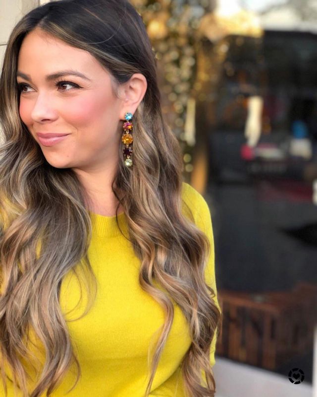 Yellow Sweater of Meghan Young on the Instagram account @themeghanjones