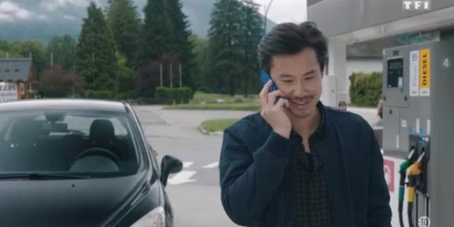 The green shirt khaki small square of John Cheng (Frédéric Chau) in Fear on the lake (S01E01)