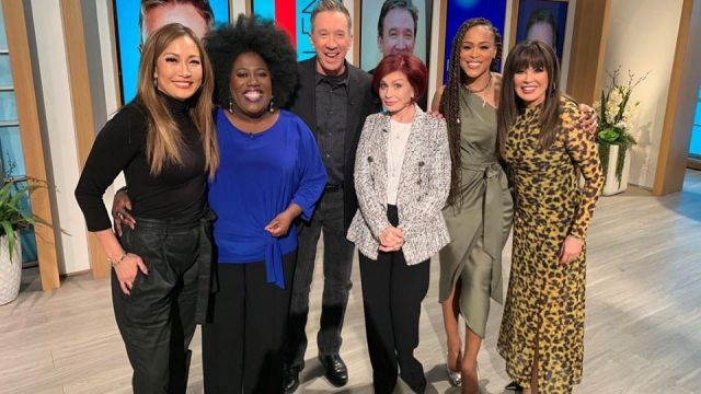 Topshop Smudge Mesh Long Sleeve Mi­di Dress worn by Marie Osmond on The Talk January 9, 2020