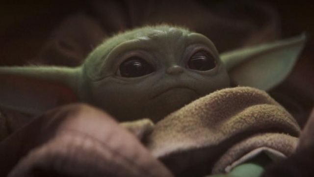 The official replica of the child "Yoda" in The Mandalorian (S01E02)