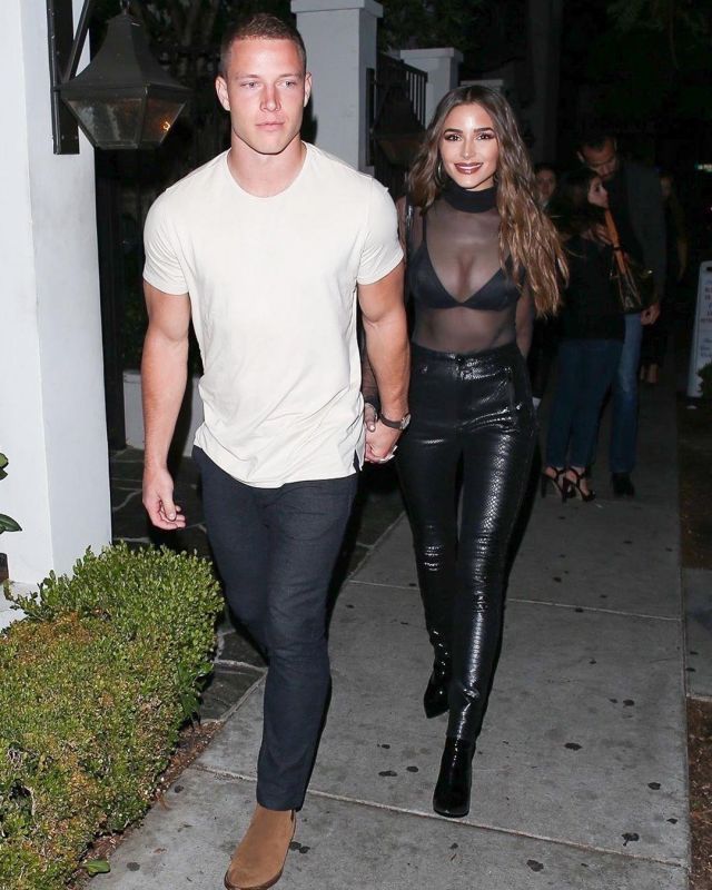 J brand Lo­ra Su­per High Rise Leather Skin­ny Pants worn by Olivia Culpo in  Delilah January 11, 2020