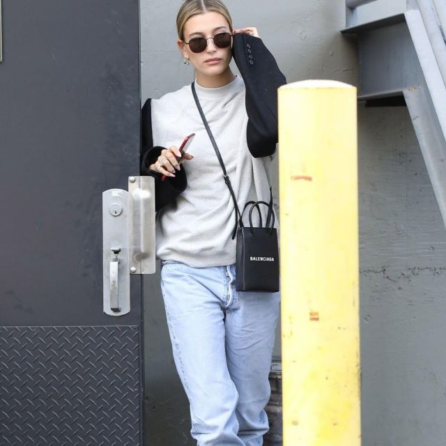 Levi’s Dad Jeans worn by Hailey Bieber Honor Bar January 9, 2020