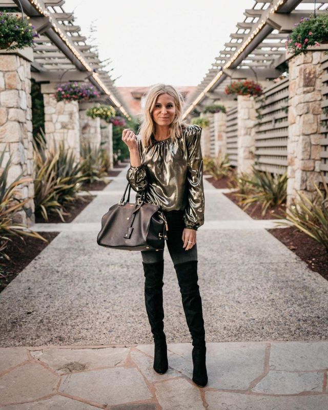 Black Den­im Jeans of Brooke Burnett on the Instagram account @onesmallblonde