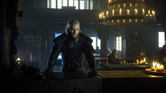 Costume Cosplay porté par Geralt de Rivia (Henry Cavill) comme on le voit dans The Witcher (S01)