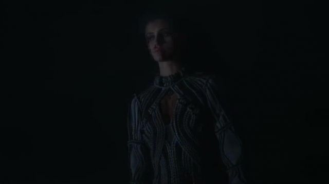 La robe de Yennefer (Anya Chalotra) dans The Witcher (S01E08)