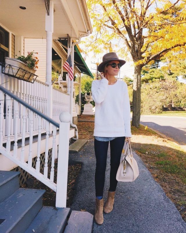 Mott & Bow High Rise Skin­ny of Lindsay Marcella on the Instagram account @lindsaymarcella