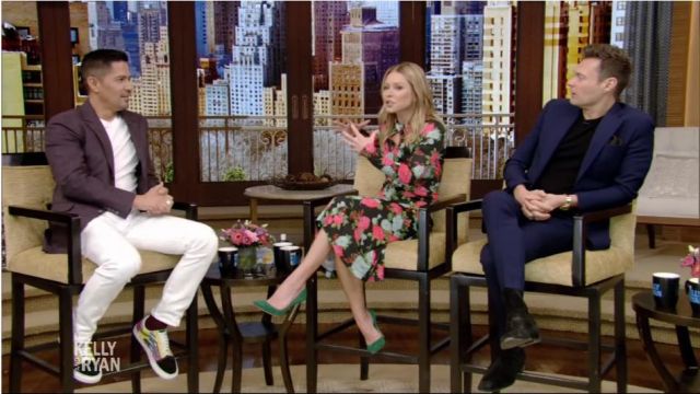 Gianvito Rossi Vert Pointu Pompes porté par Kelly Ripa sur le LIVE avec Kelly et Ryan 13 janvier 2020