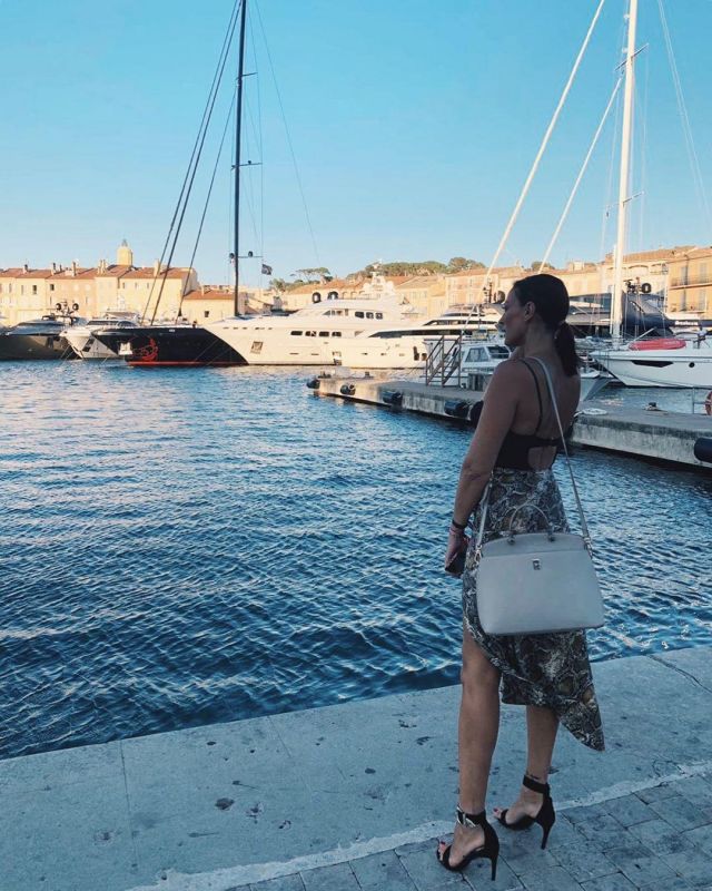 Sac besace blanc de Rachel Legrain-Trapani sur le compte Instagram de @racheltrapani