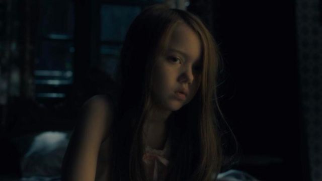 Pajamas of Young Nell (Violet McGraw) in The Haunting (S01)