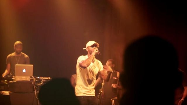 Casquette blanche de Dave East dans Dave East - Deposits (EASTMIX)