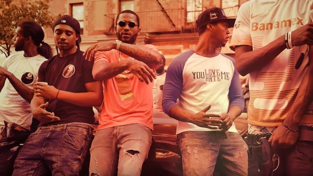 T-shirt orange de Dave East dans Dave East - One Way (Directed by FredFocus)