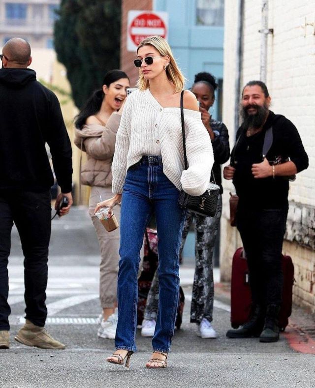 Cassandra Cro­co Em­bossed Leather Han­dle Bag of Hailey Baldwin on the Instagram account @haileybieber January 13, 2020