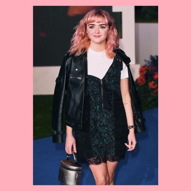 The bucket bag of Maisie Williams on the account Instagram of @maisie_williams
