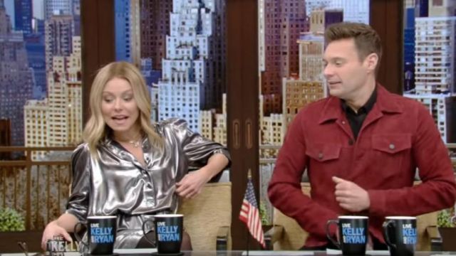 Zadig & voltaire Métallique Shirt Robe portée par Kelly Ripa sur le LIVE avec Kelly et Ryan 15 janvier 2020