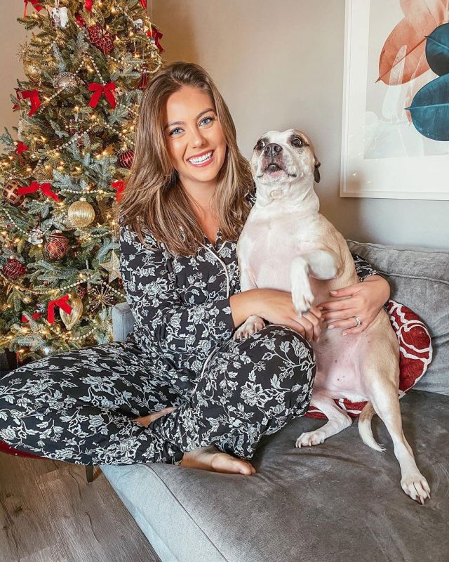 Pa­ja­ma Pants of Caralyn Mirand Koch on the Instagram account @caralynmirand