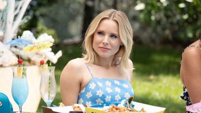 Blue Floral Print Dress of Eleanor Shellstrop (Kristen Bell) in The Good Place (S04E08)