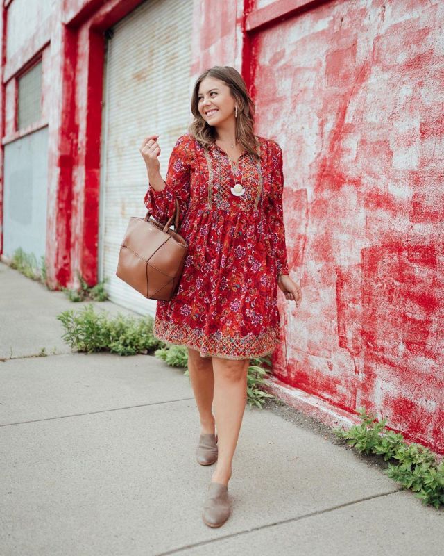 Geo­met­ric Tote of Caralyn Mirand Koch on the Instagram account @caralynmirand