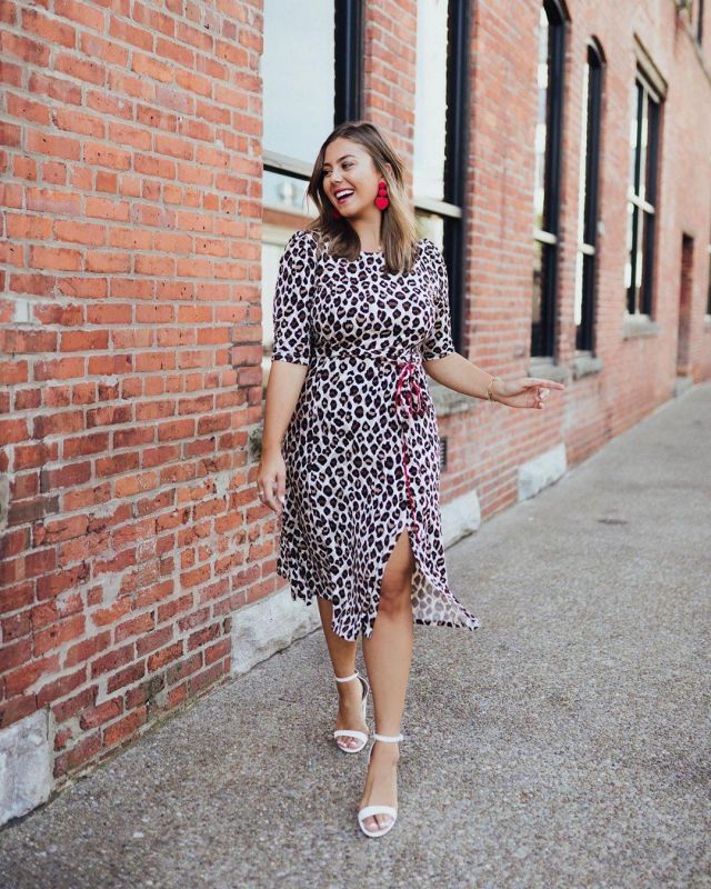 Leop­ard Print Dress of Caralyn Mirand Koch on the Instagram account @caralynmirand