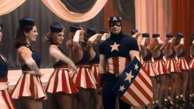 Bouclier (1943) de Captain America / Steve Rogers (Chris Evans) dans Captain America : First Avenger
