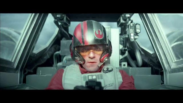 Casque de pilote de Poe Dameron (Oscar Isaac) dans Star Wars : Le Réveil de la Force