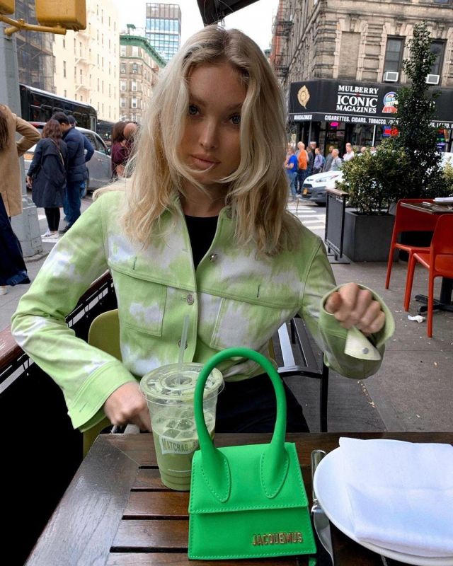 Sac a main vert de Elsa Hosk sur le compte Instagram de @hoskelsa