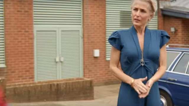 Blue jumpsuit worn by Jean Milburn (Gillian Anderson) in Sex Education (S01E08)