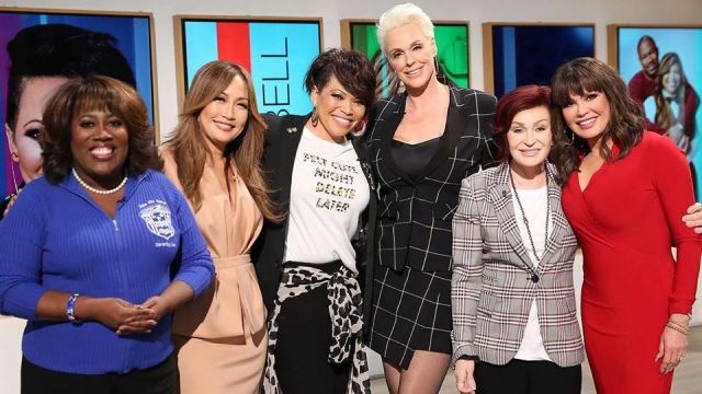 Derek lam 10 crosby One-Button Plaid Blazer usado por Sharon Osbourne en The Talk 16 de enero de 2020