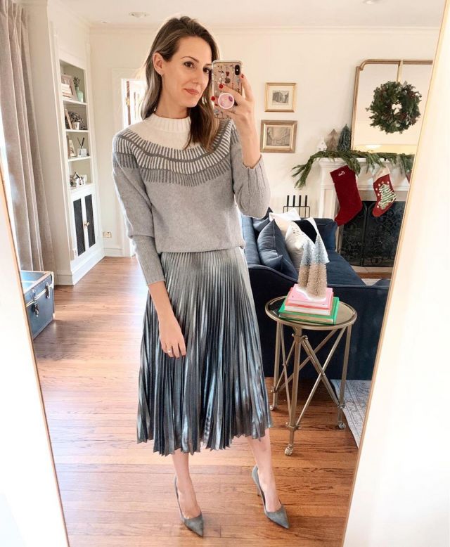Pleat­ed Skirt of Anna Jane Wisniewski on the Instagram account @seeannajane