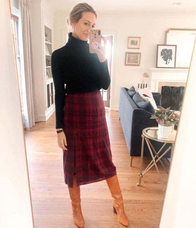 Del­fi­na Skirt of Anna Jane Wisniewski on the Instagram account @seeannajane