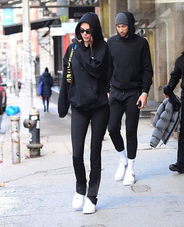Les pétales et les Paons Paranoïaque Hoodie, portés par Kendall Jenner Avec Ben Simmons 19 janvier 2020