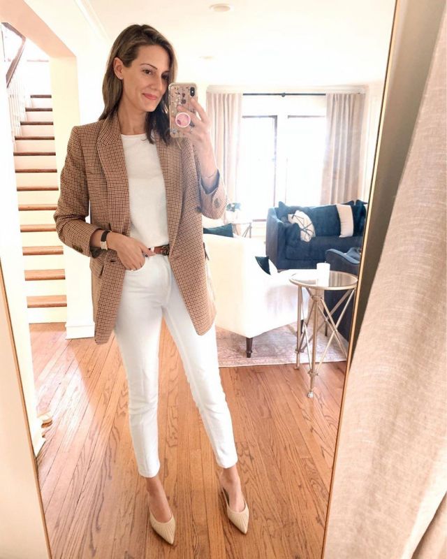 Over­sized Blaz­er of Anna Jane Wisniewski on the Instagram account @seeannajane