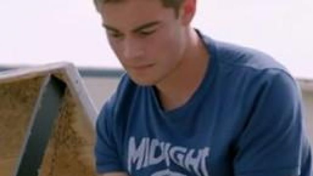 The t-shirt "Midnight trail" blue Hartford Maxime (Clement Rémiens) in Tomorrow belongs to us (S01E07)