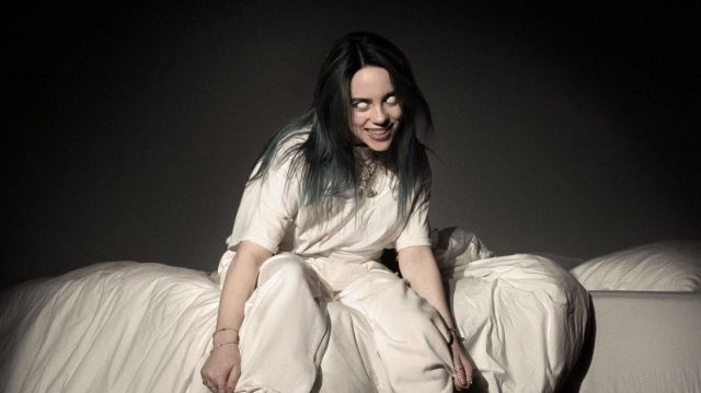 White pants worn by Billie Eilish in Billie Eilish - Funny Moments